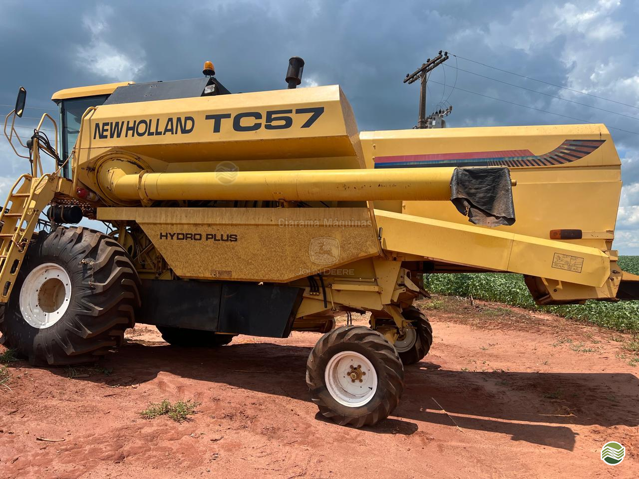 COLHEITADEIRA NEW HOLLAND TC 57 Ciarama Máquinas - John Deere - Matriz PONTA PORA MATO GROSSO DO SUL MS